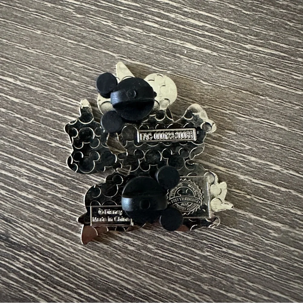 Disney Mickey Mouse Happy Birthday Cake Pin